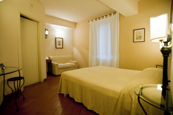 Hotel Restaurant in Sovana in Maremma between Pitigliano and Saturnia